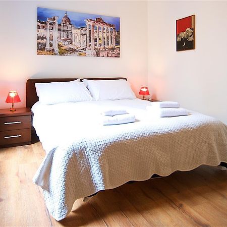 Vetrina Holidays Apartment Navona Рим Экстерьер фото